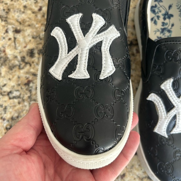 Mens Gucci Slip on Shoes. NY Logo. Good used condition. Love them but too small - Picture 2 of 11